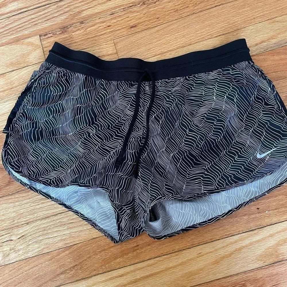 Striped Nike dri-fit woman shorts - Picture 1 of 3